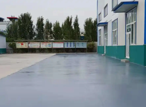 通辽彩色路面喷涂翻新的材料对冬季